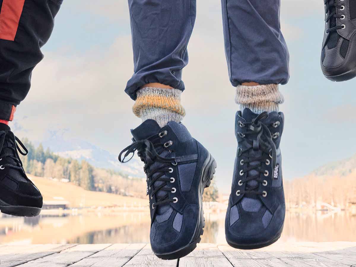 BÄR Schuhe Unisexschuhe Wanderstiefel Innsbruck dunkelblau Rindveloursleder, Funktionstextil Emotionsbild