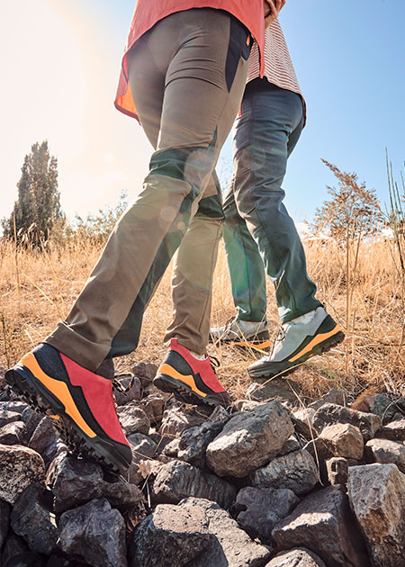 BÄR Schuhe Damenschuhe Wanderschuhe Bergkomfort Wanderschuh rot terracare® Rindnubuk wasserabweisend Emotionsbild