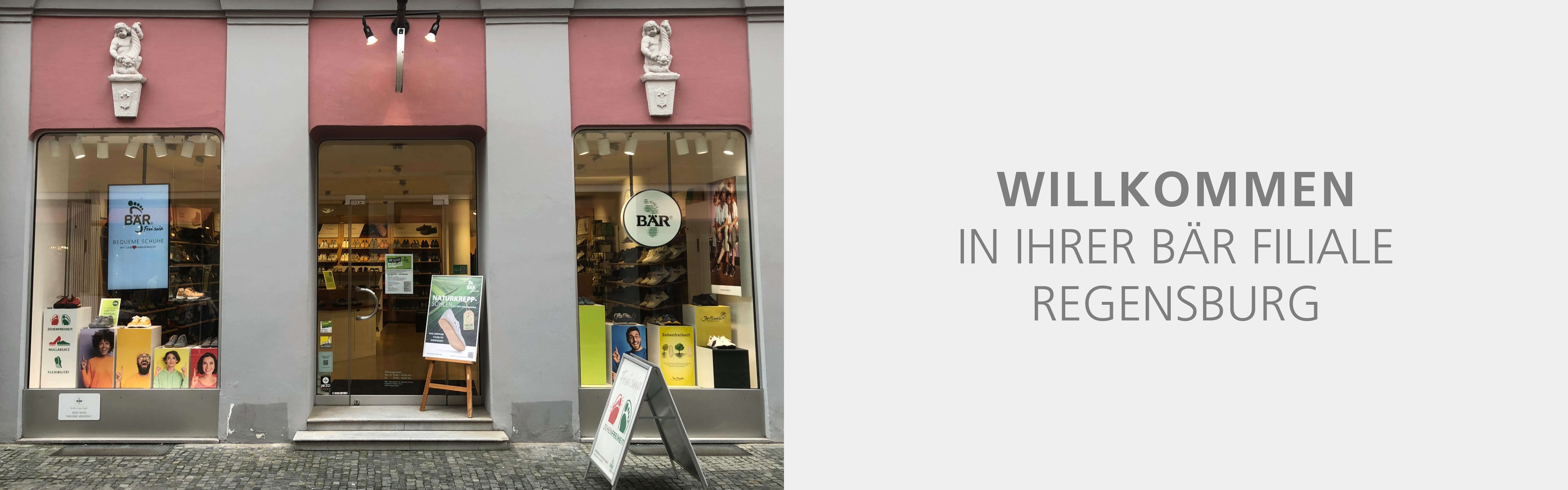 Außenansicht der BÄR Schuh-Filiale in Regensburg mit bunten Schaufenstern und Willkommenstext