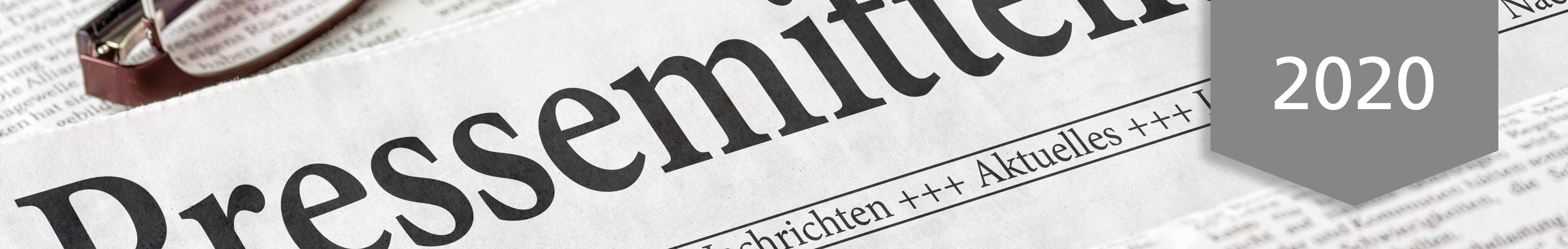 Zeitungsdetail mit der Überschrift 'Pressemitteilung' und der Jahreszahl 2020, Symbol für aktuelle Berichterstattung