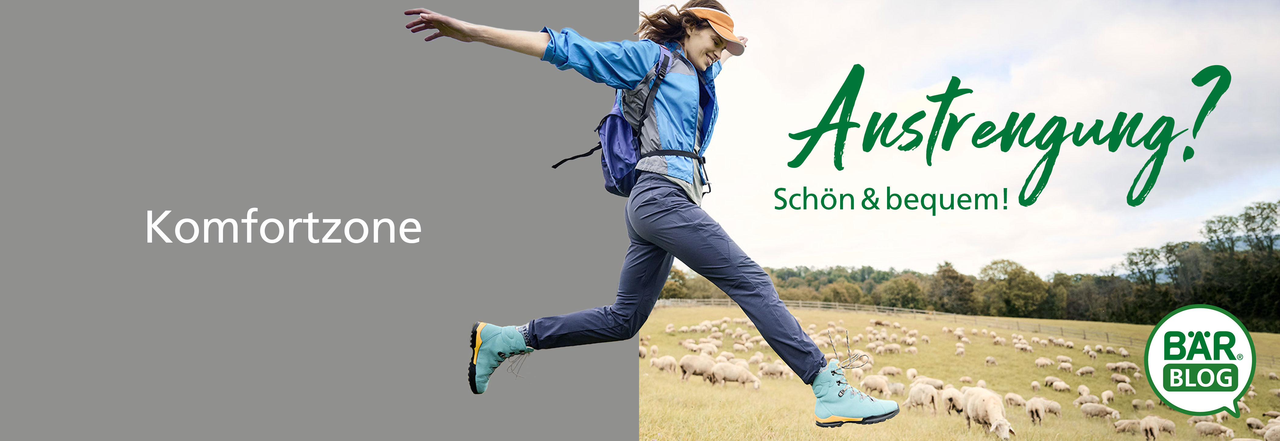 Frau in blauer Outdoorbekleidung springt fröhlich auf einer Wiese mit Schafherde