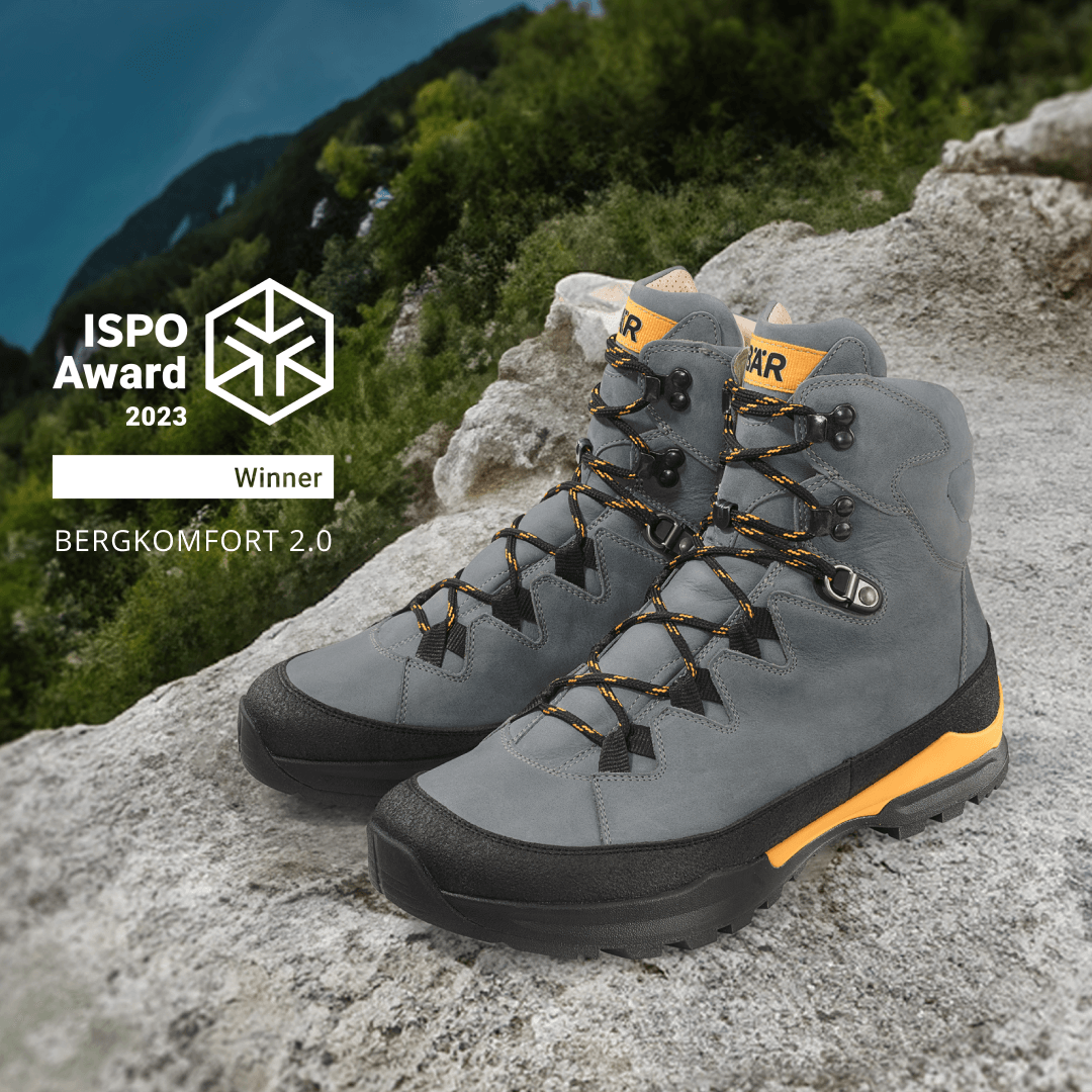 Graue Wanderschuhe BERGKOMFORT 2.0 auf einem Felsen, ausgezeichnet mit dem ISPO Award 2023
