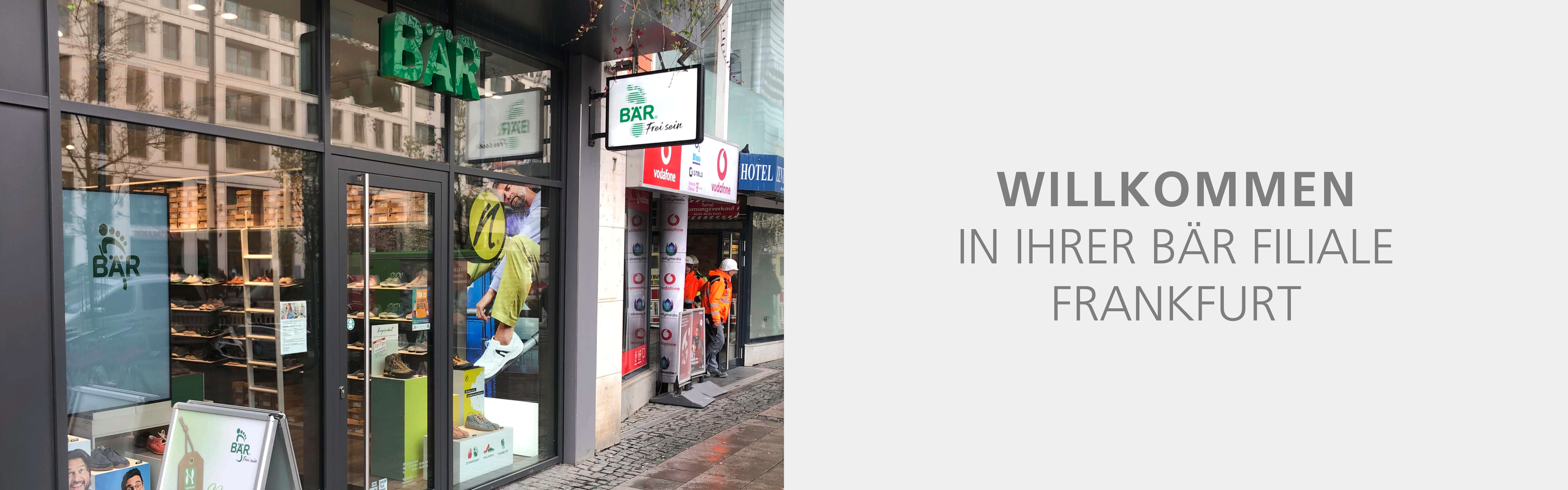 Eingang zur BÄR Schuhgeschäft in Frankfurt mit Schaufensterauslage