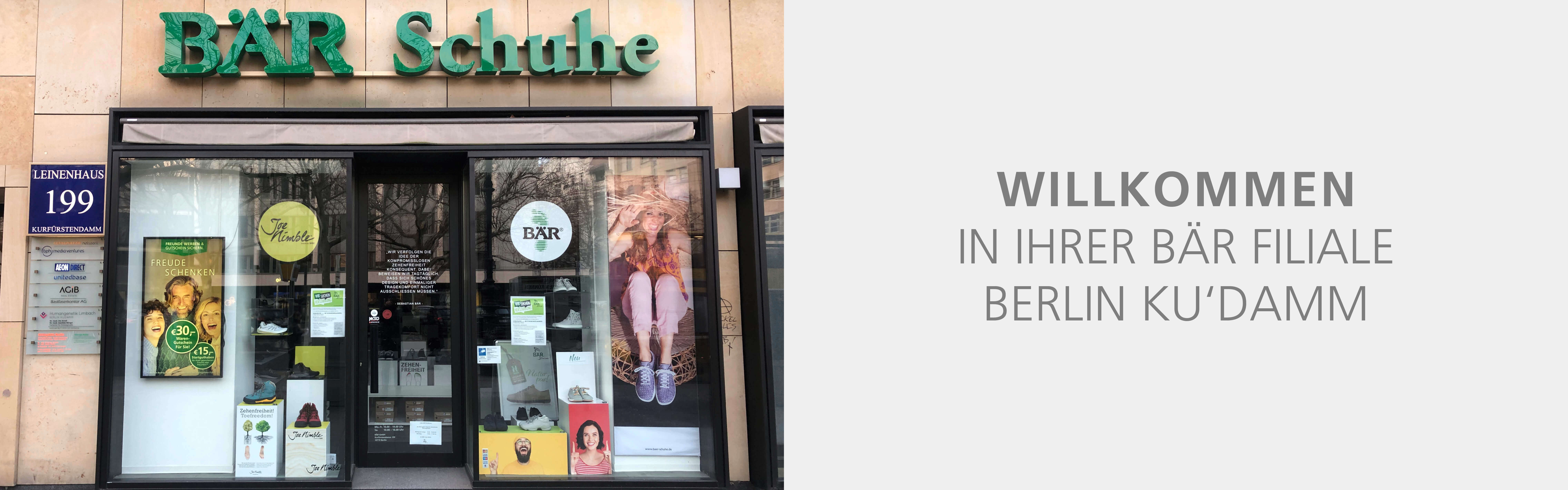 Eingang der BÄR Schuhe Filiale am Kurfürstendamm in Berlin mit Schaufensterdekoration und Werbeschildern